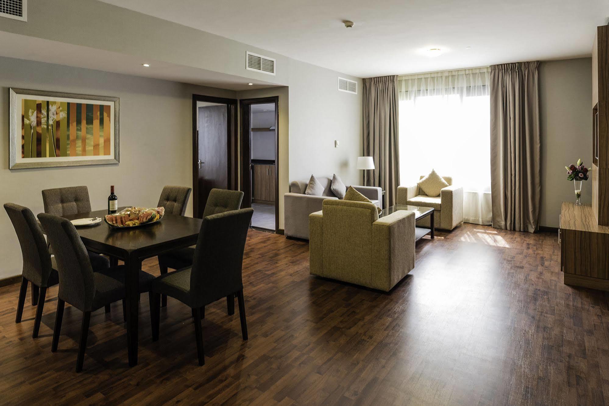 Emirates Plaza Hotel Abu Dhabi Exterior foto
